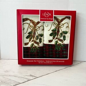 LENOX Holiday Finger Tip Towels Set of 2 Cream Green Burgundy